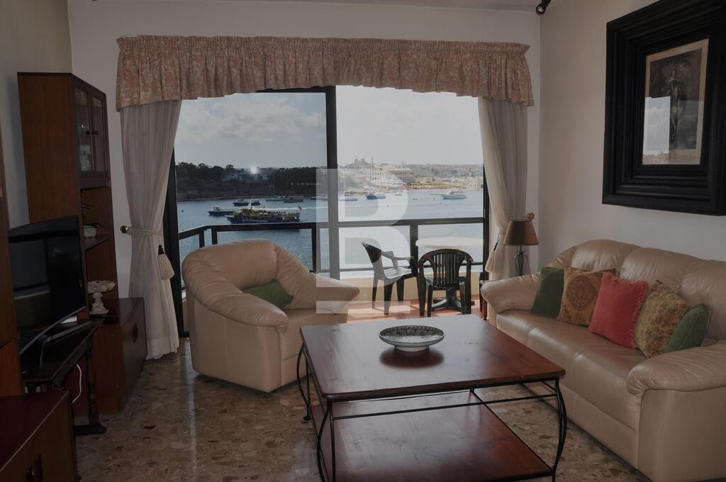 P_003507_B._VIEW_FROM_LIVING_ROO
