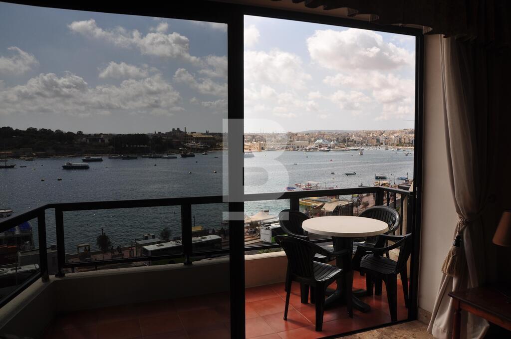 P_003507_B._VIEW_FROM_LIVING_ROO