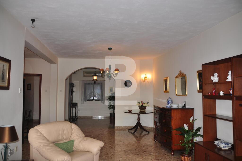 P_003507_C._2_LIVING_ROOM_.JPG