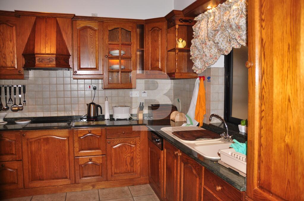 P_003507_E._1_KITCHEN_.JPG