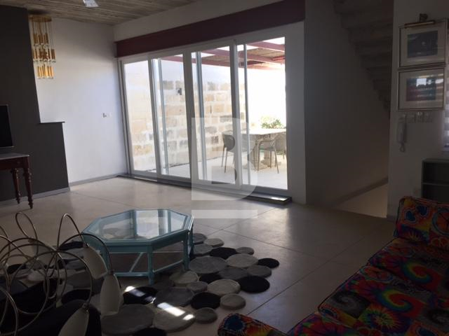 P_005999_living_room_to_courtyar