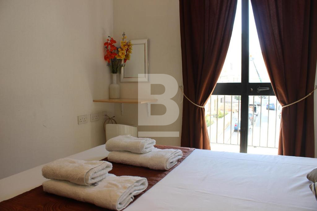 P_009239_Main_bedroom_with_balco