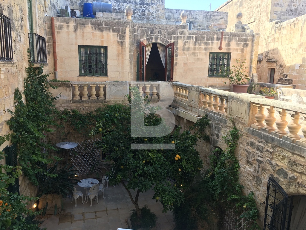 3 bed Houses of Character for rent - Image 1