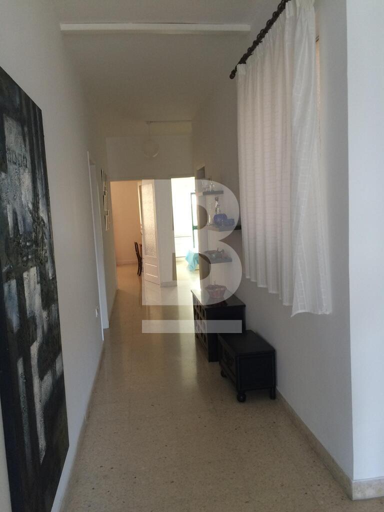 P_009721_4a_photo7_corridor.JPG