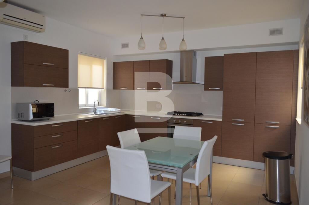 P_011499_A6_kitchen_breakfast_1.