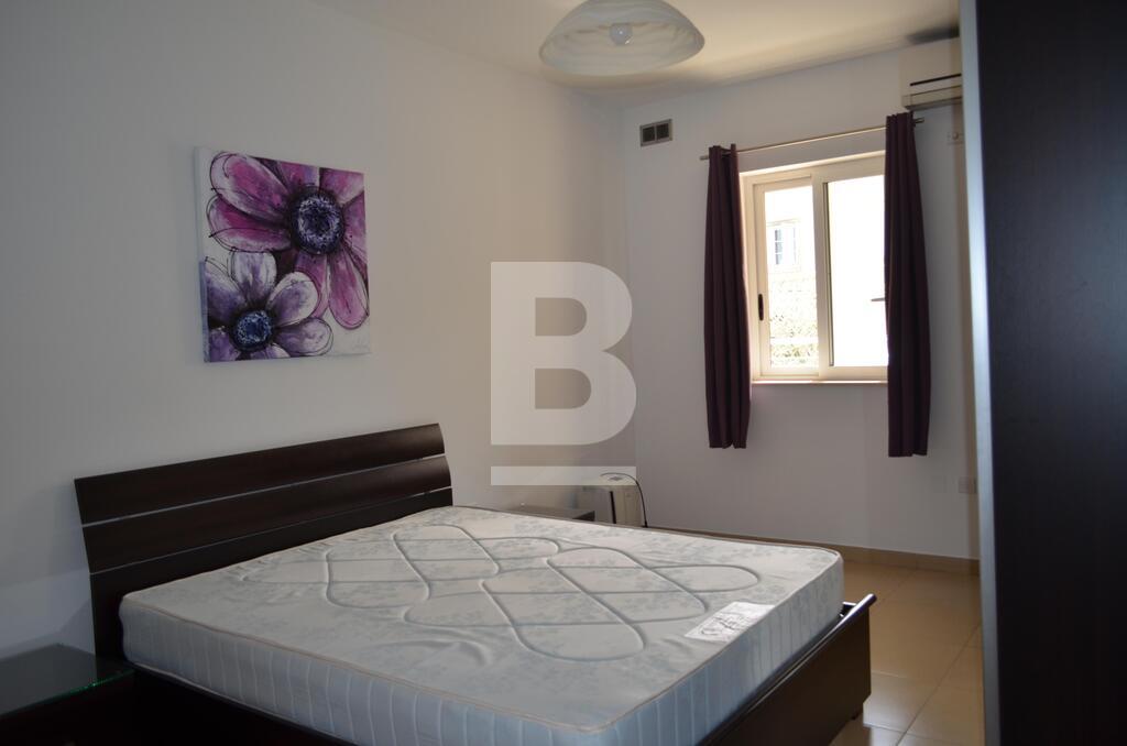 P_011499_A6_main_bedroom_2.JPG