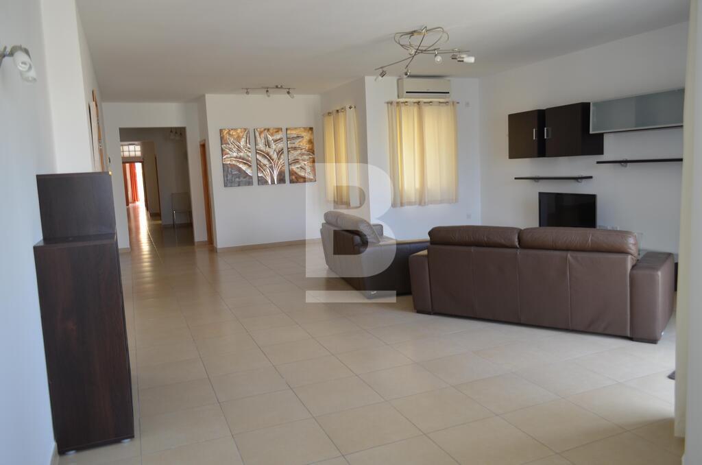 P_011499_A6_sitting_room_1.JPG