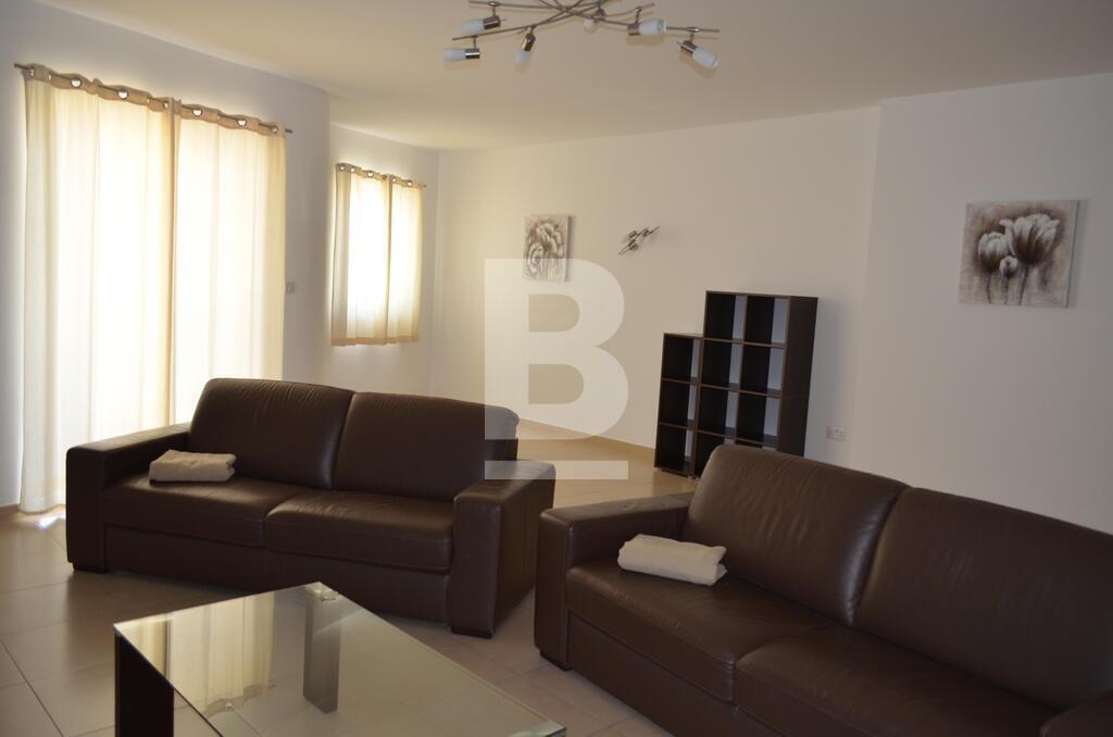 P_011499_A6_sitting_room_3.JPG