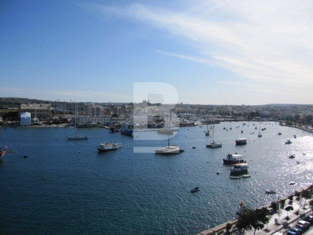 3 bed Apartment for rent - Image 1