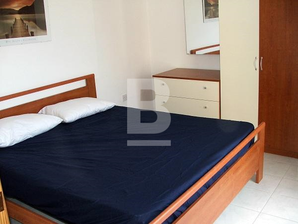 P_012682_Front_1_-_Bedroom_-_Cop