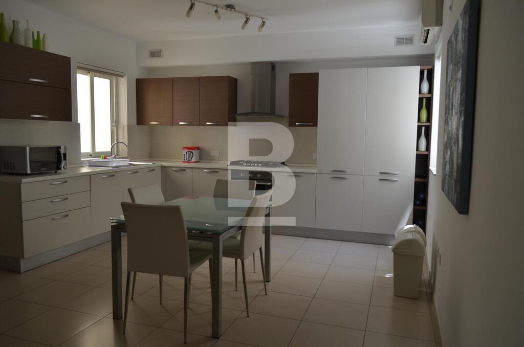 P_014863_A7_kitchen_breakfast_1.
