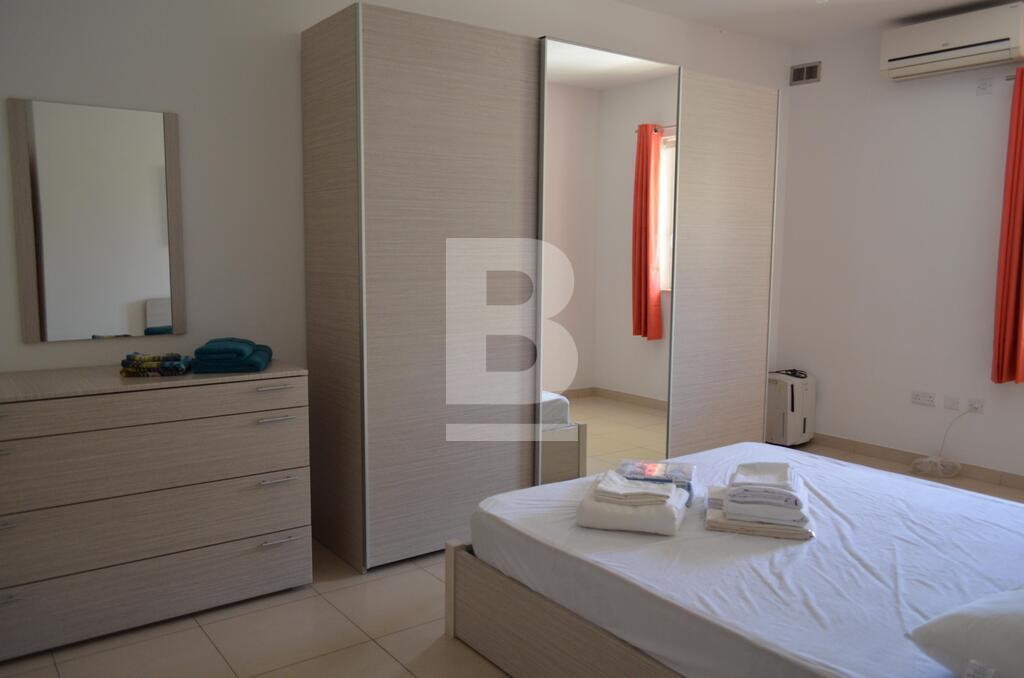 P_014863_A7_main_bedroom_1.JPG