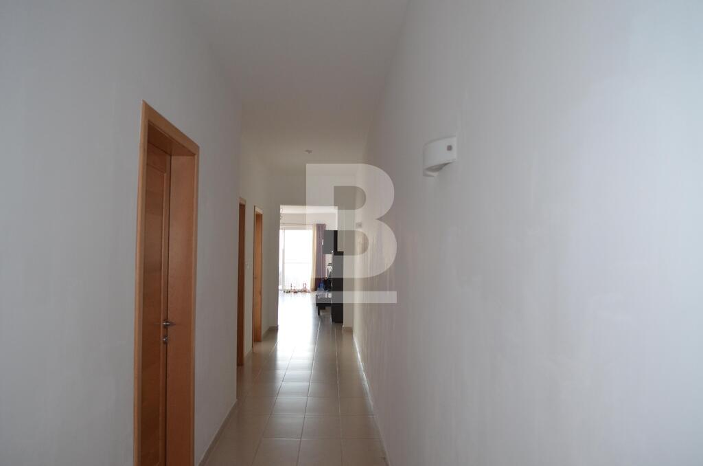 P_014864_P8_corridor.JPG