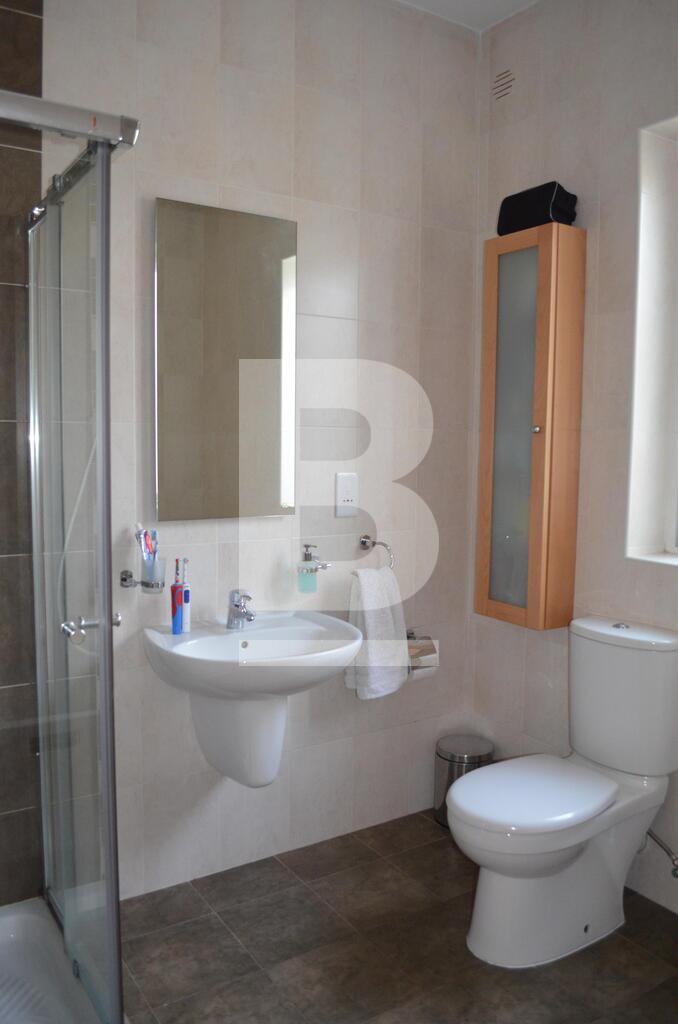 P_014864_P8_main_bathroom_(bath_