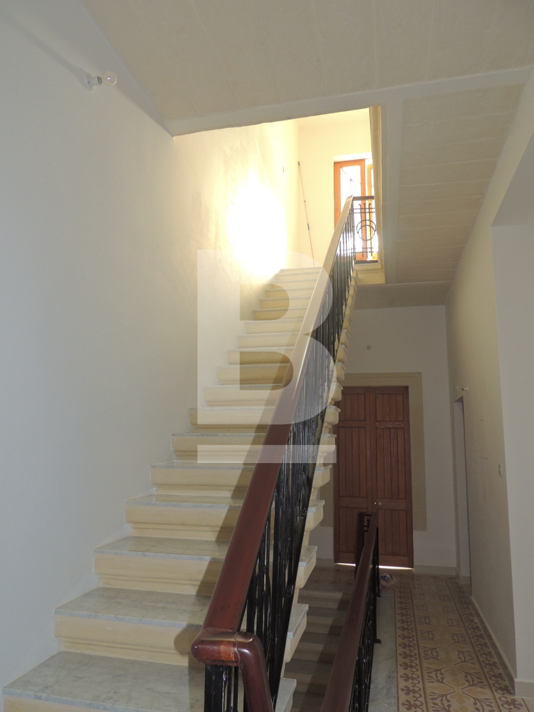 P_016139_33._2nd_floor_stairs.JP