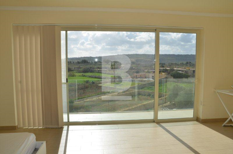 P_017516_Picture_Window_in_Bedro