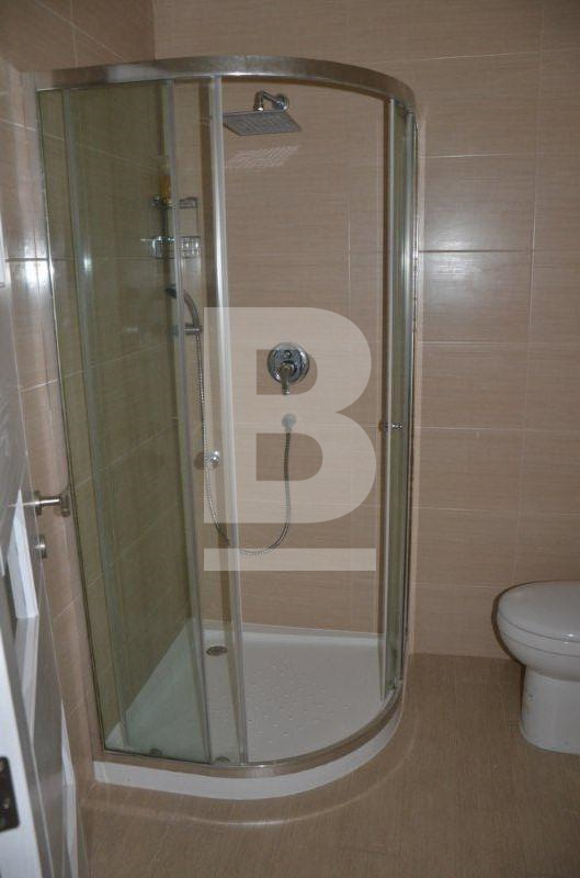 P_017516_Shower_in_Shower_Room_3