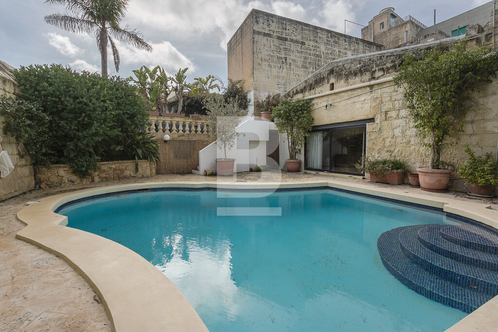 P_017596_7_Pool_area_(2).jpg