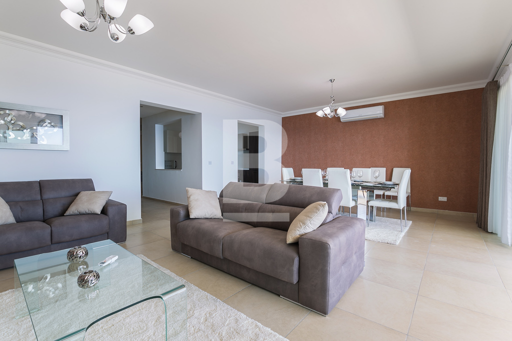 P_021946_4_Living_to_Dining_(1).