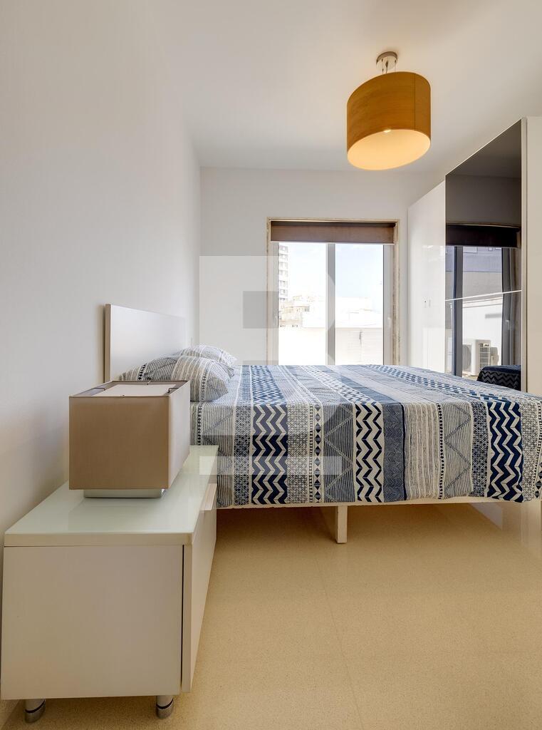 P_018755_Main_Bedroom_from_entra