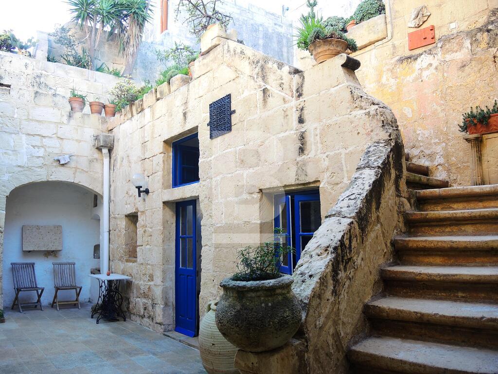 3 bed Houses of Character for rent - Image 1