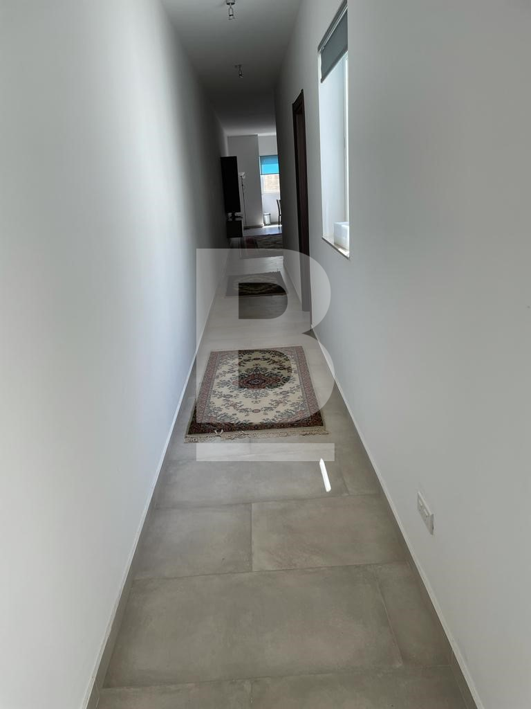 P_021653_corridor.jpg
