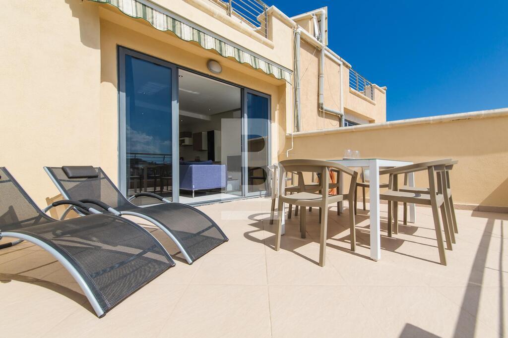 3 bed Apartment for rent - Image 1