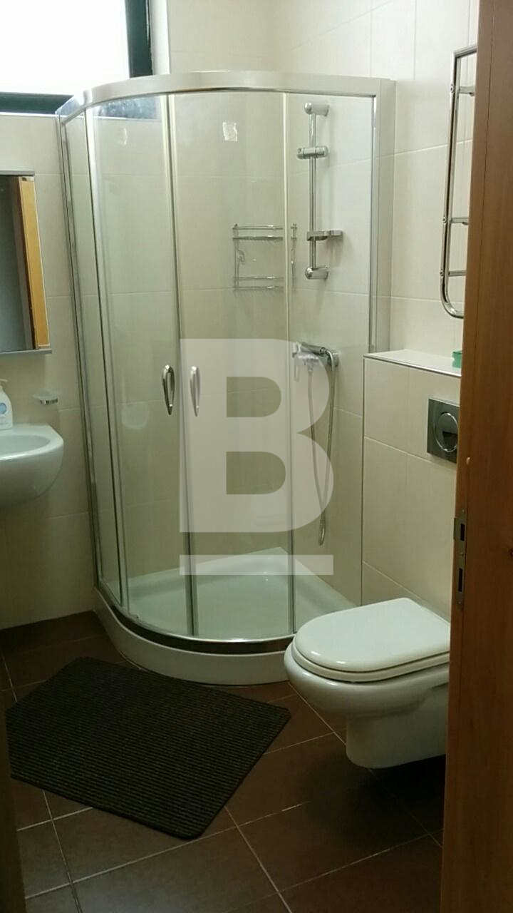 P_022603_J-Ensuite_to_Main_Bed.j