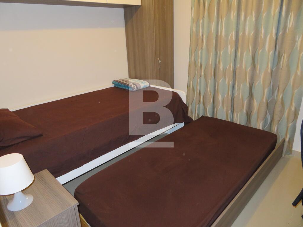 P_023708_14_Pull_out_Bed.JPG