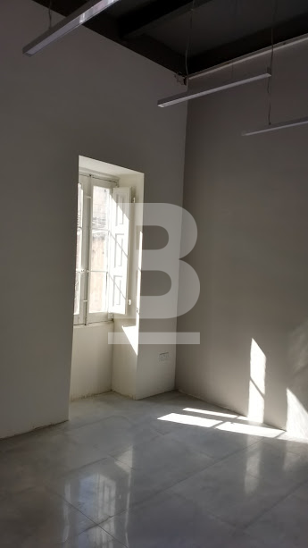 Office for rent - Image 1