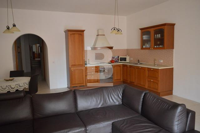 3 bed Apartment for rent - Image 1
