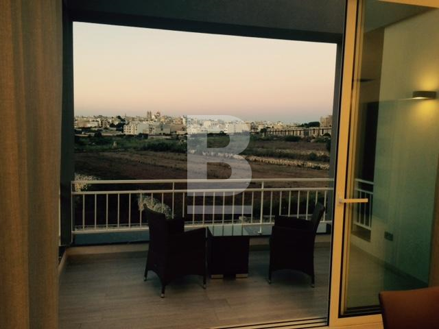 P_130808_Dinning_-_balcony_Area.