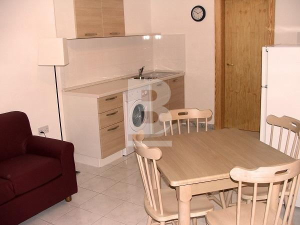 P_131326_Middle_2_-_Kitchen_-_Co