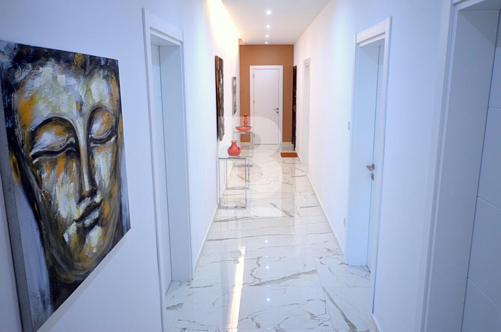P_132401_Corridor1.jpg