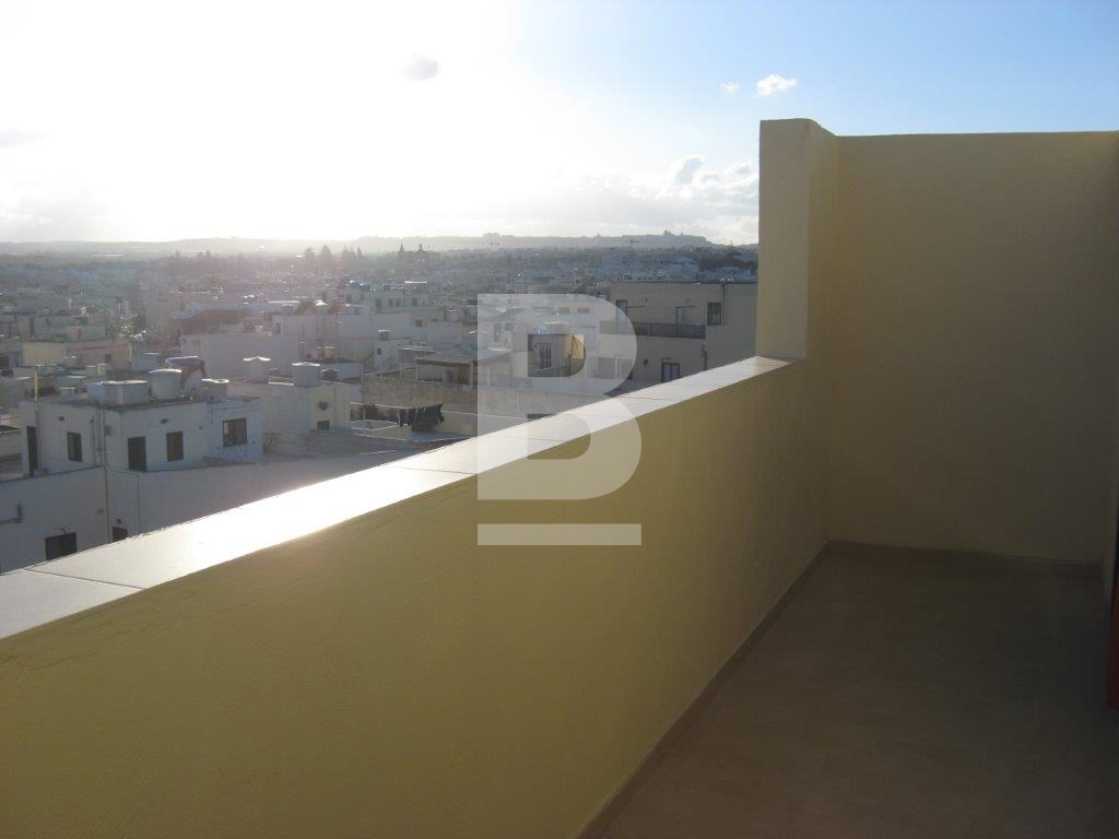 P_132970_BACK_BALCONY_-_1.jpg