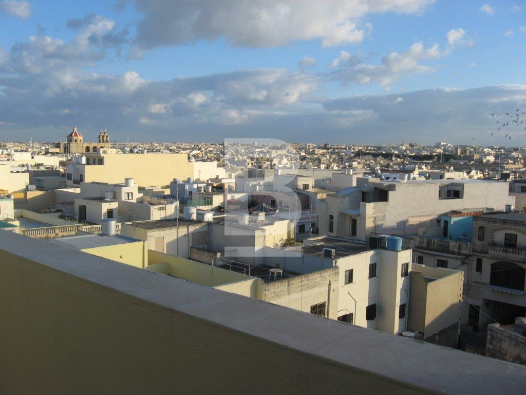 P_132970_BACK_BALCONY_-_2.jpg