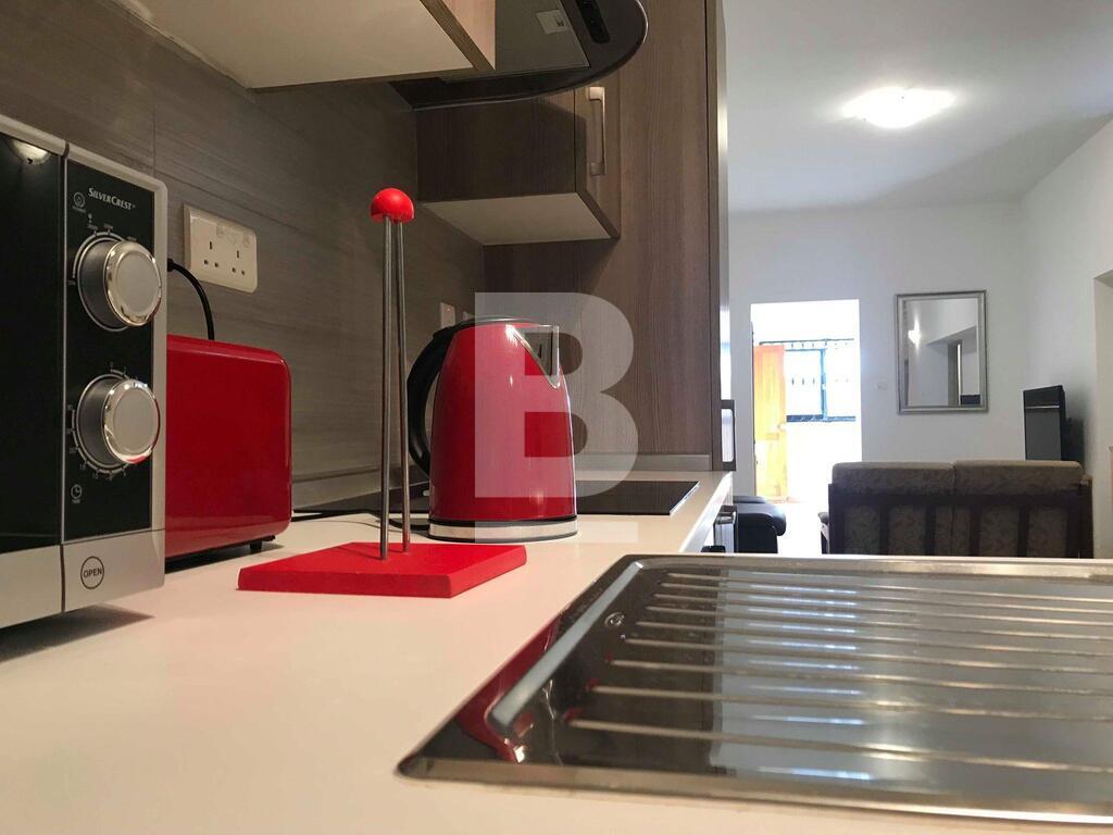 P_133235_kitchen_with_red_applia