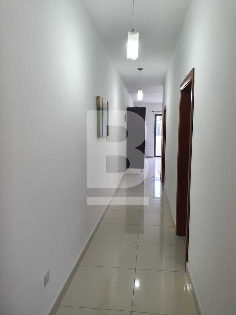 P_135991_Corridor.JPG