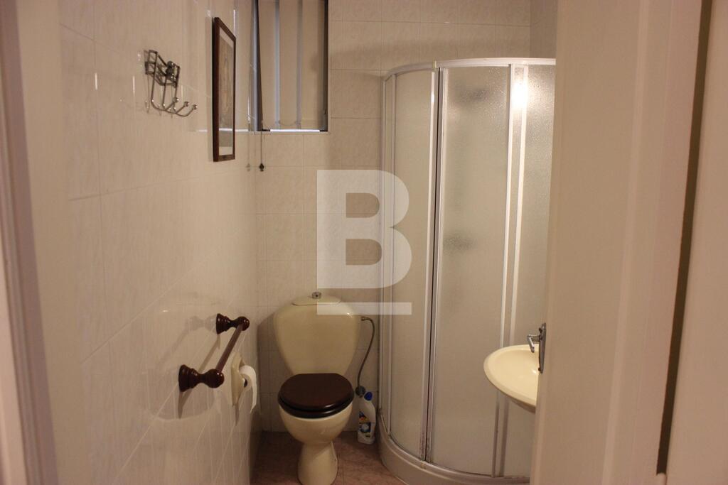 P_136165_8._Main_Bathroom_(1)_(1