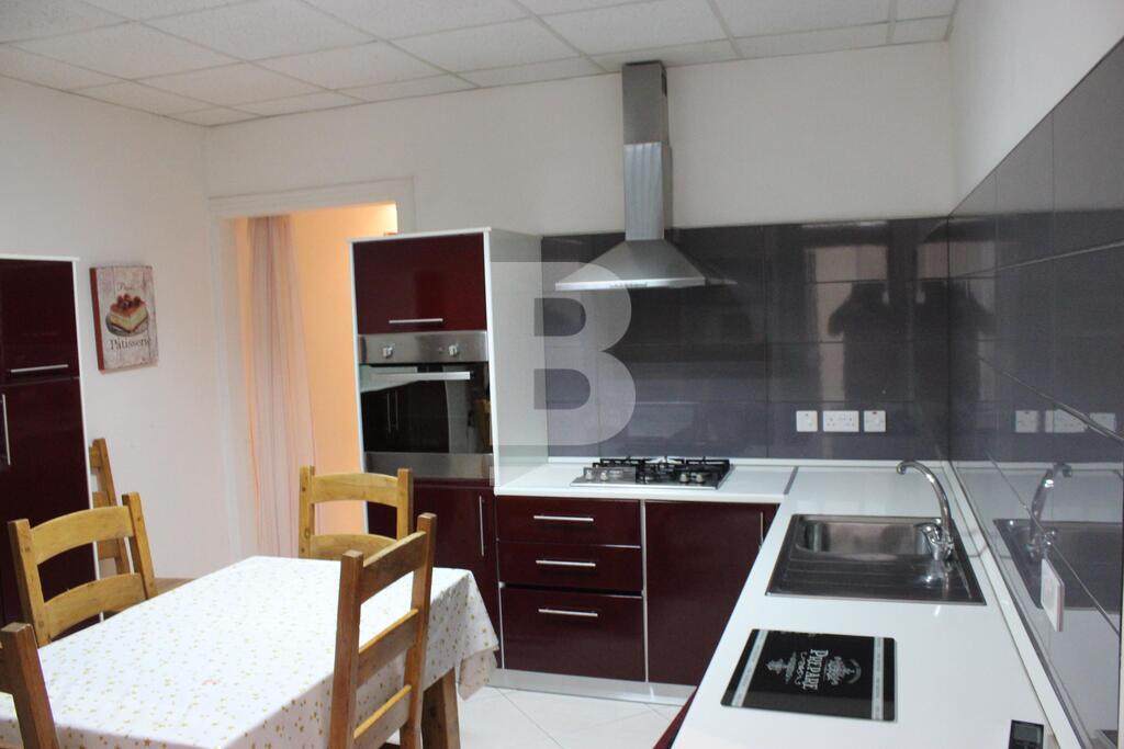 P_136165_4._Kitchen_-_Dining_(2)