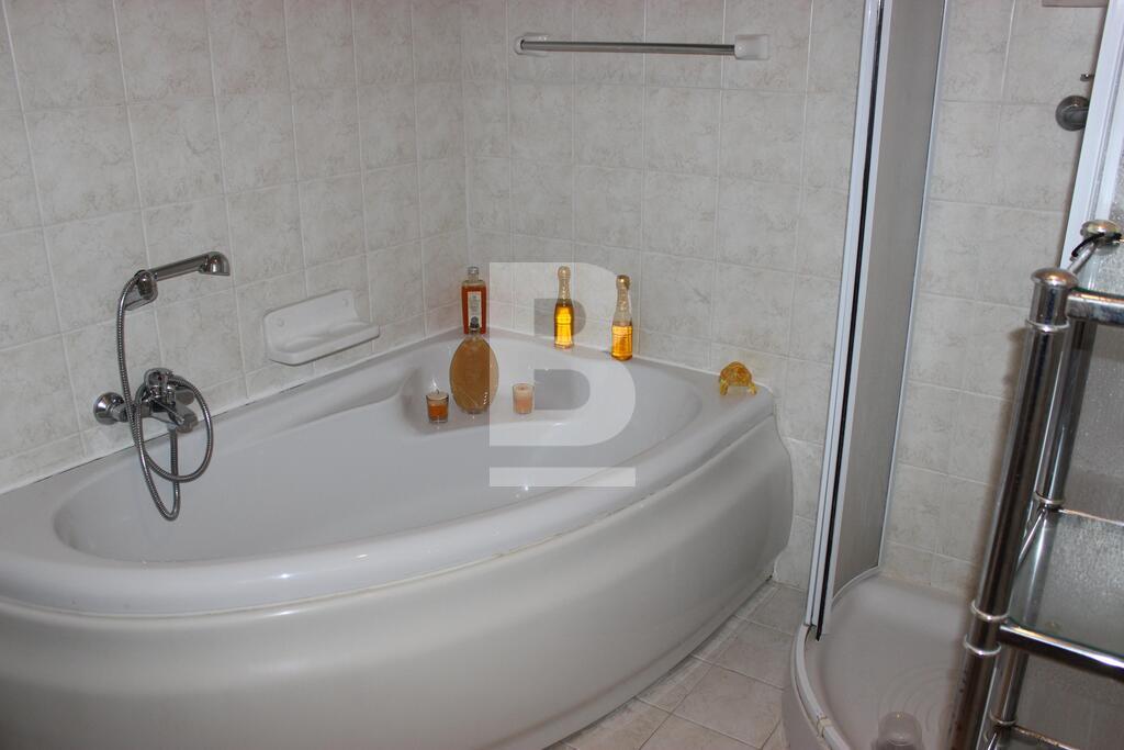 P_136165_3._Master_en-suites_(1)