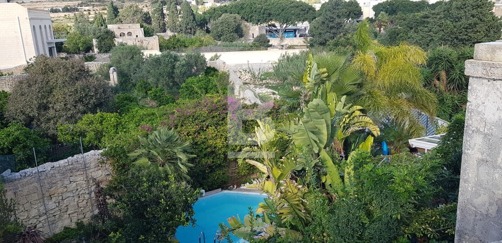 1 bed Maisonette for rent - Image 1