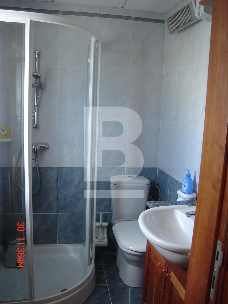 P_301112_18_en_suite_main_bedroo