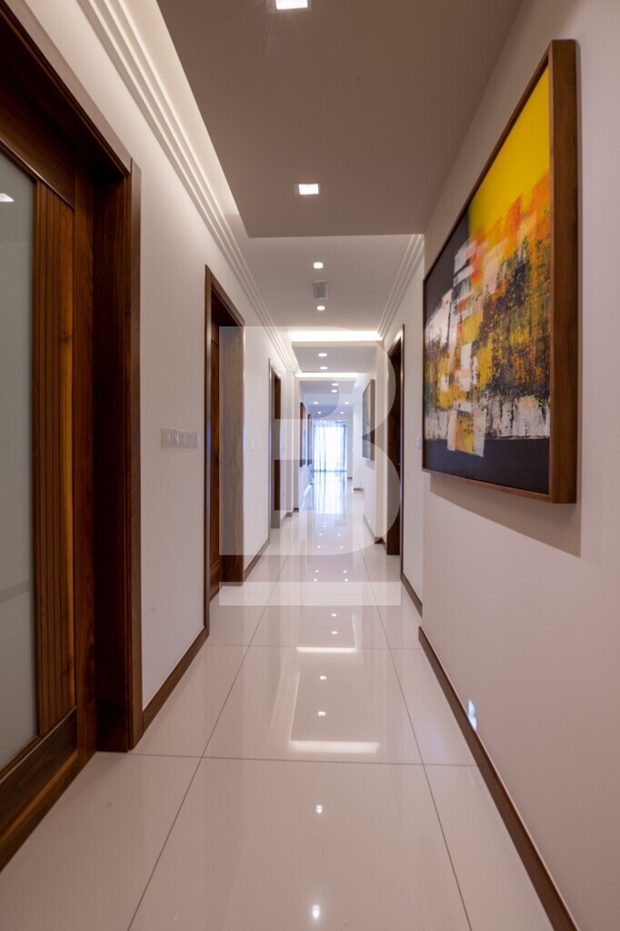 P_301176_CORRIDOR.jpg