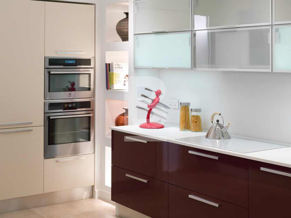 P_303109_Kitchen1-_resized.jpg