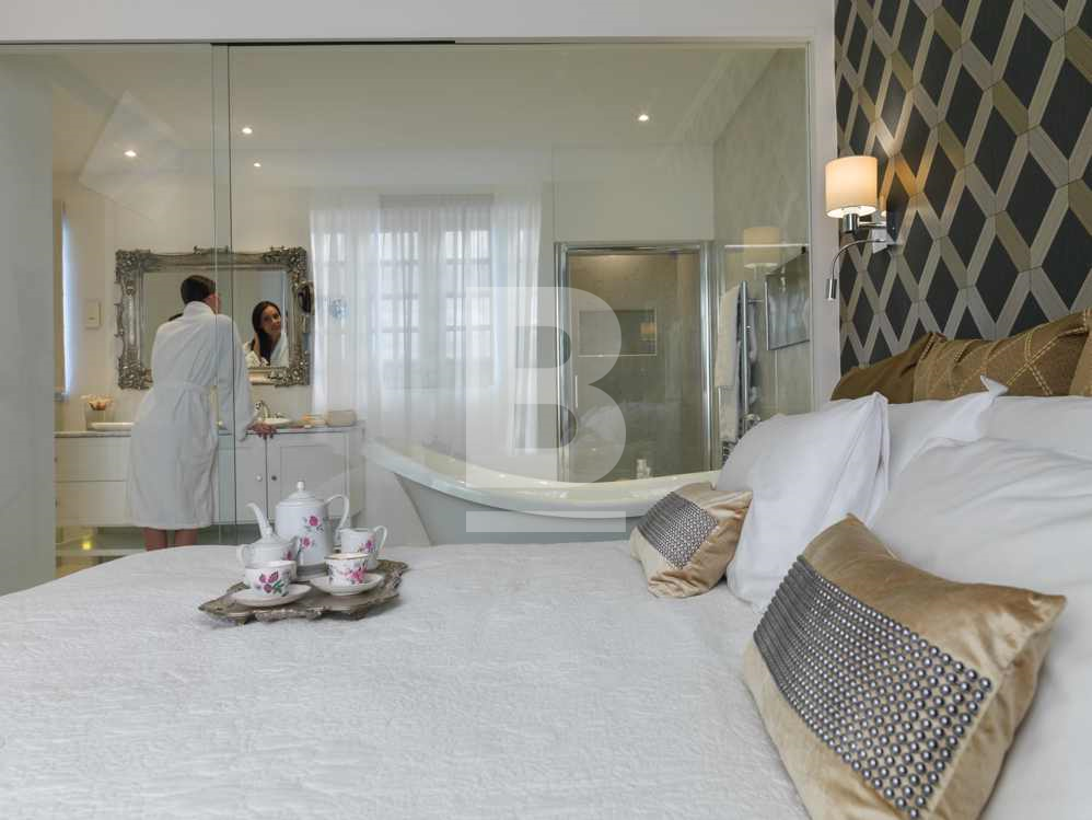 P_303109_Master_bedroom_&_en_sui