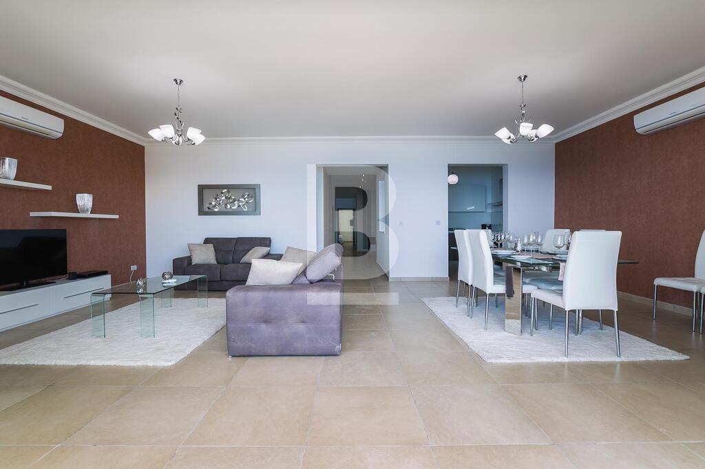 P_021946_4_Living_to_Dining_(2).