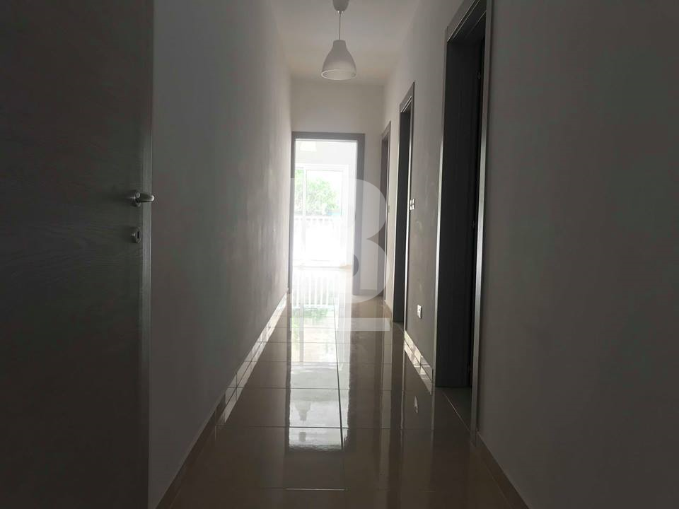 P_305129_Corridor.jpg