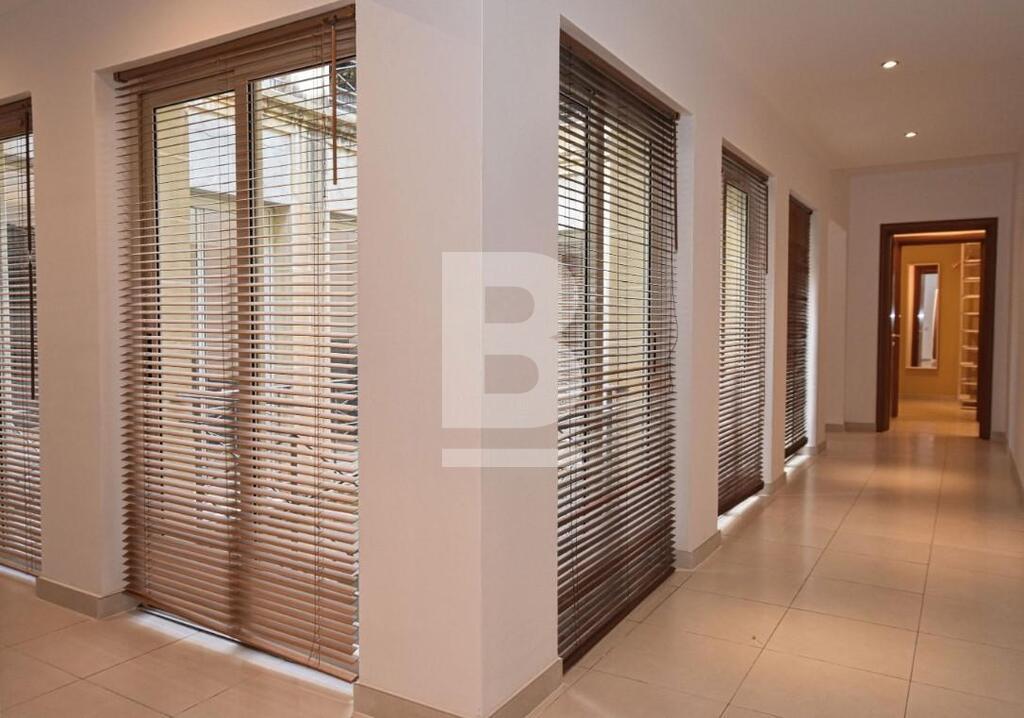 P_305449_CORRIDOR.jpg