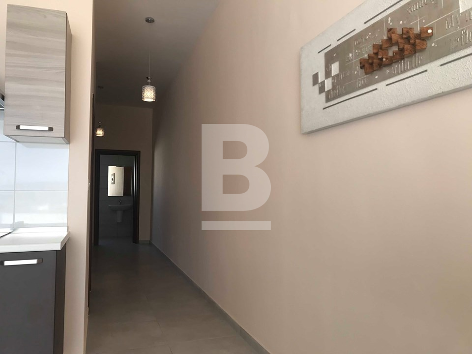 P_305582_PHcorridor.jpg